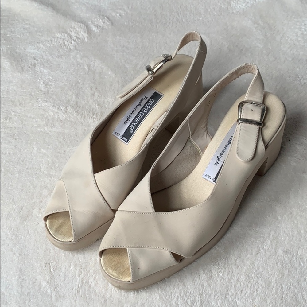 Vintage Andre Assous cream block heel platform